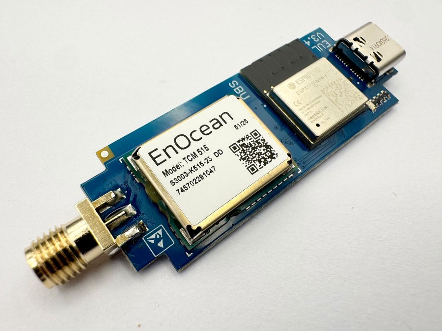 The EUL32 at an angle: the TCM 515 next to the antenna socket, the ESP32-C6-MINI-1 module next to the USB-C receptacle