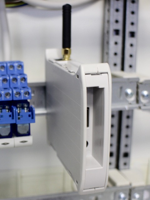 CC1101 pigator module loaded in slim DIN-rail housing