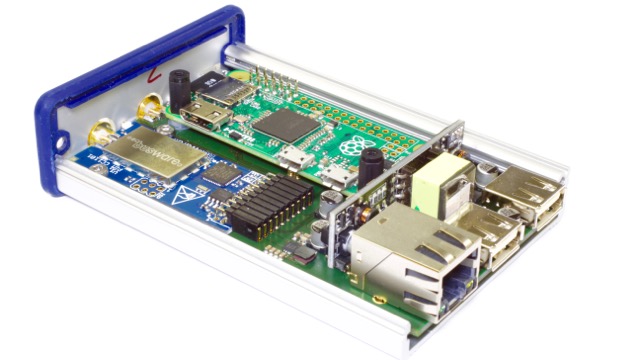 opened Tuxradio device with CC1101-PIGATOR-module mounted (left)